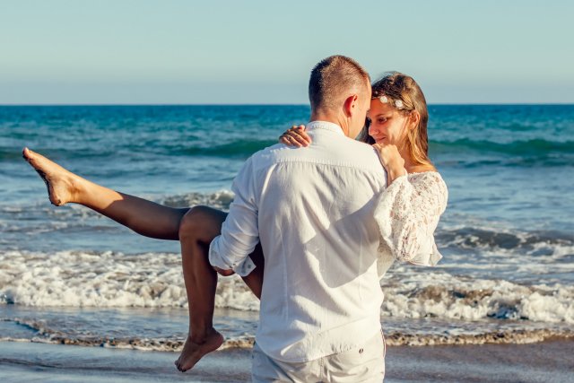new swinging couples at couples and singles